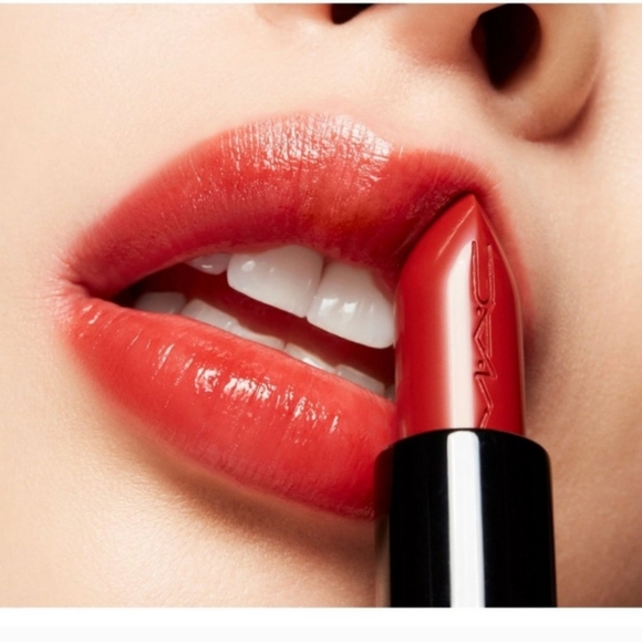 MAC Lustreglass Lipstick in Chili Popper NEW - Picture 2 of 7